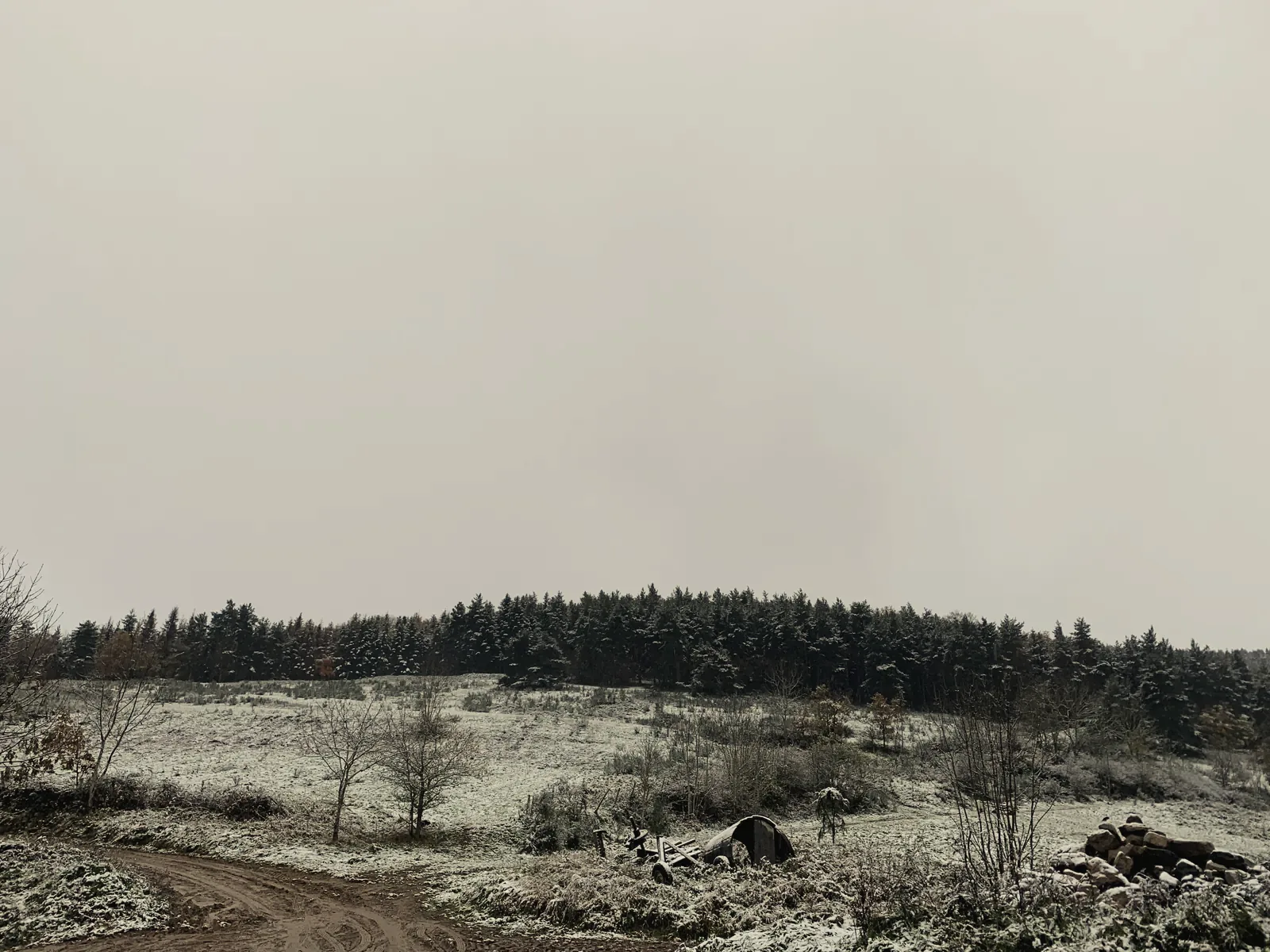 Premières neiges sur la ferme