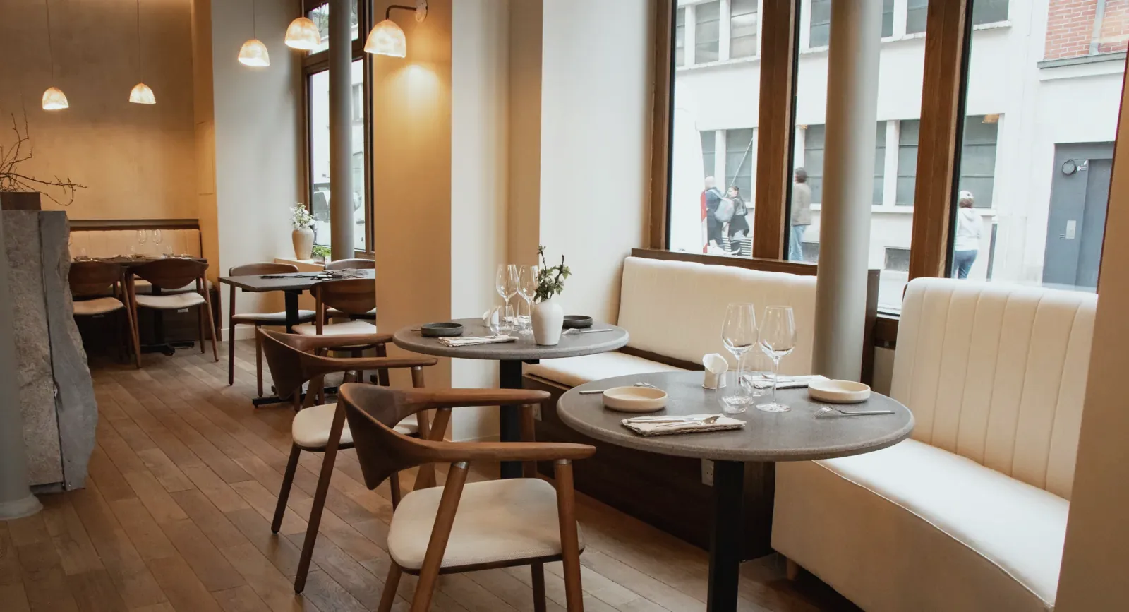 Banquettes and tables in the dining room